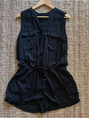 Mossimo Women's One Piece
Black V-Neck Drawstring Waist Button-up Romper XL